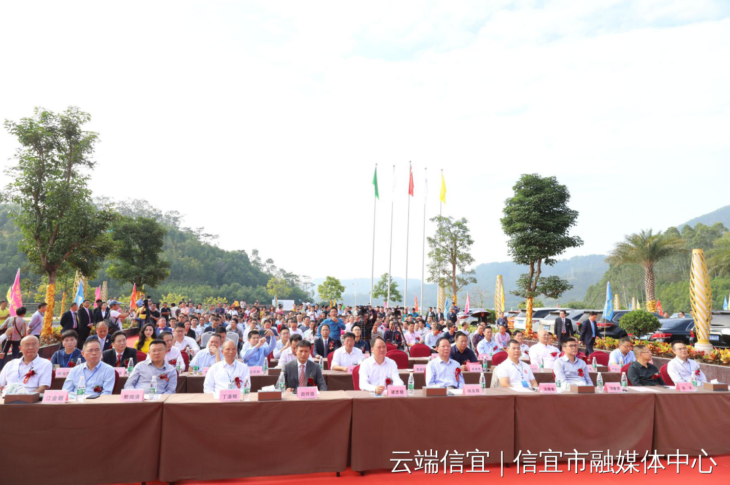 千名嘉宾游客共同见证了酒店试业仪式