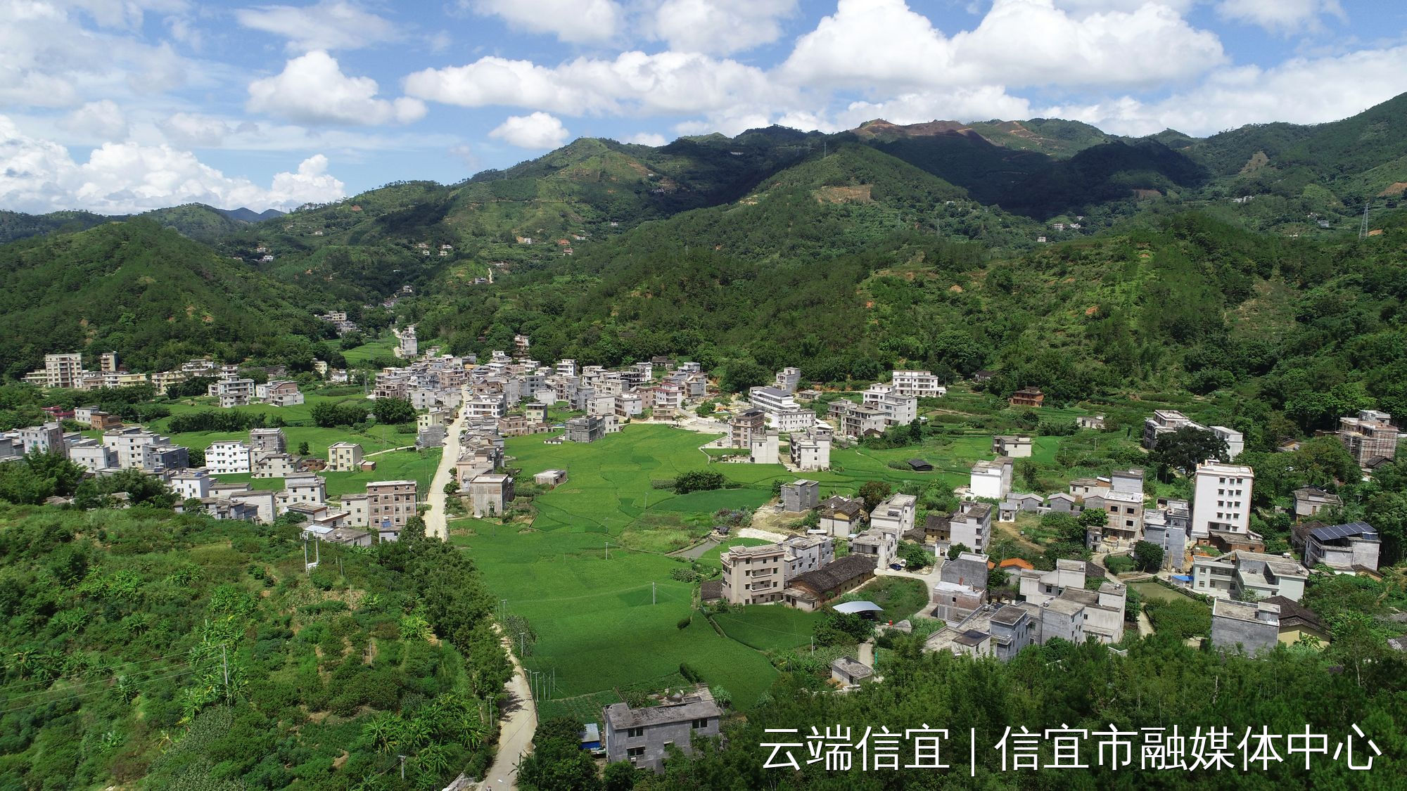 洪冠镇:打造生态与人文和谐 宜居宜业宜游的美丽乡村